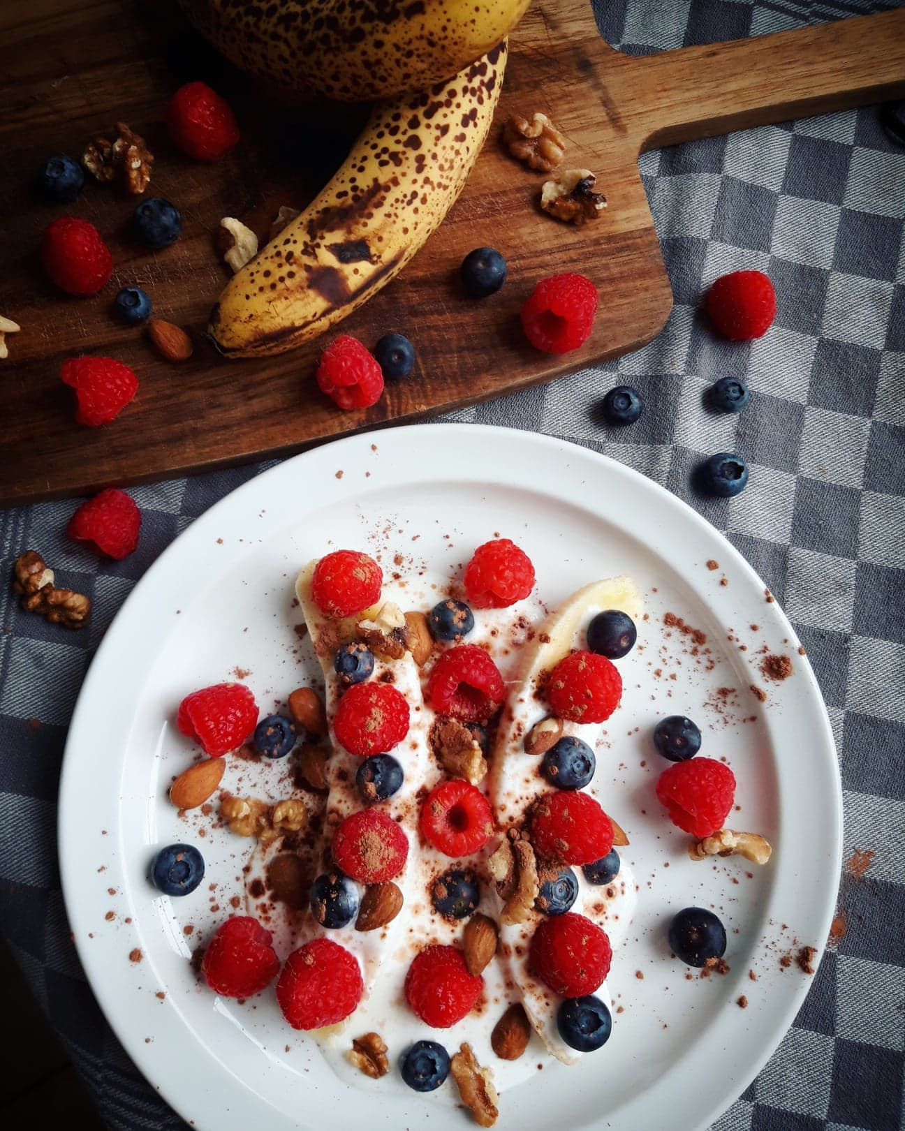 Banana split - rood fruit - cacao