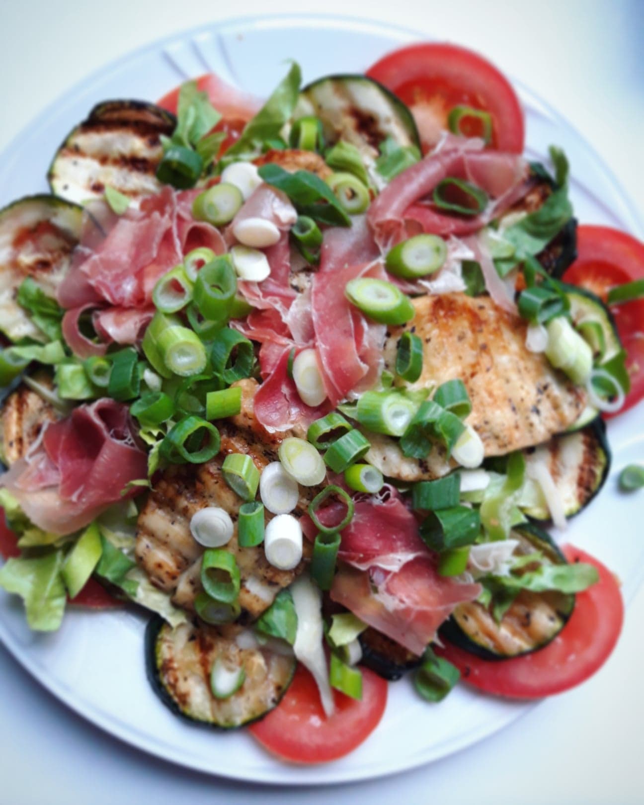 Salade van gegrilde groenten met halloumi