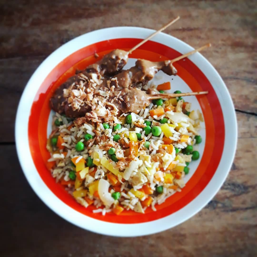 Home made nasi met kipsaté