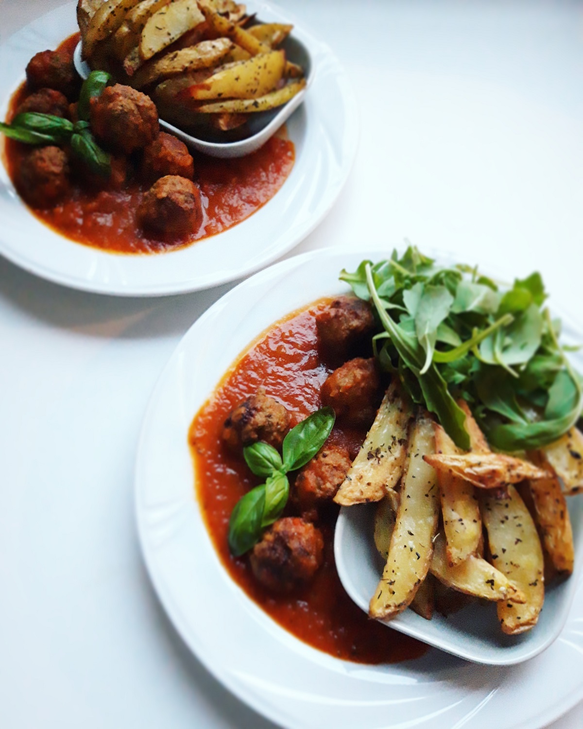 Home made balletjes in pittige tomatensaus