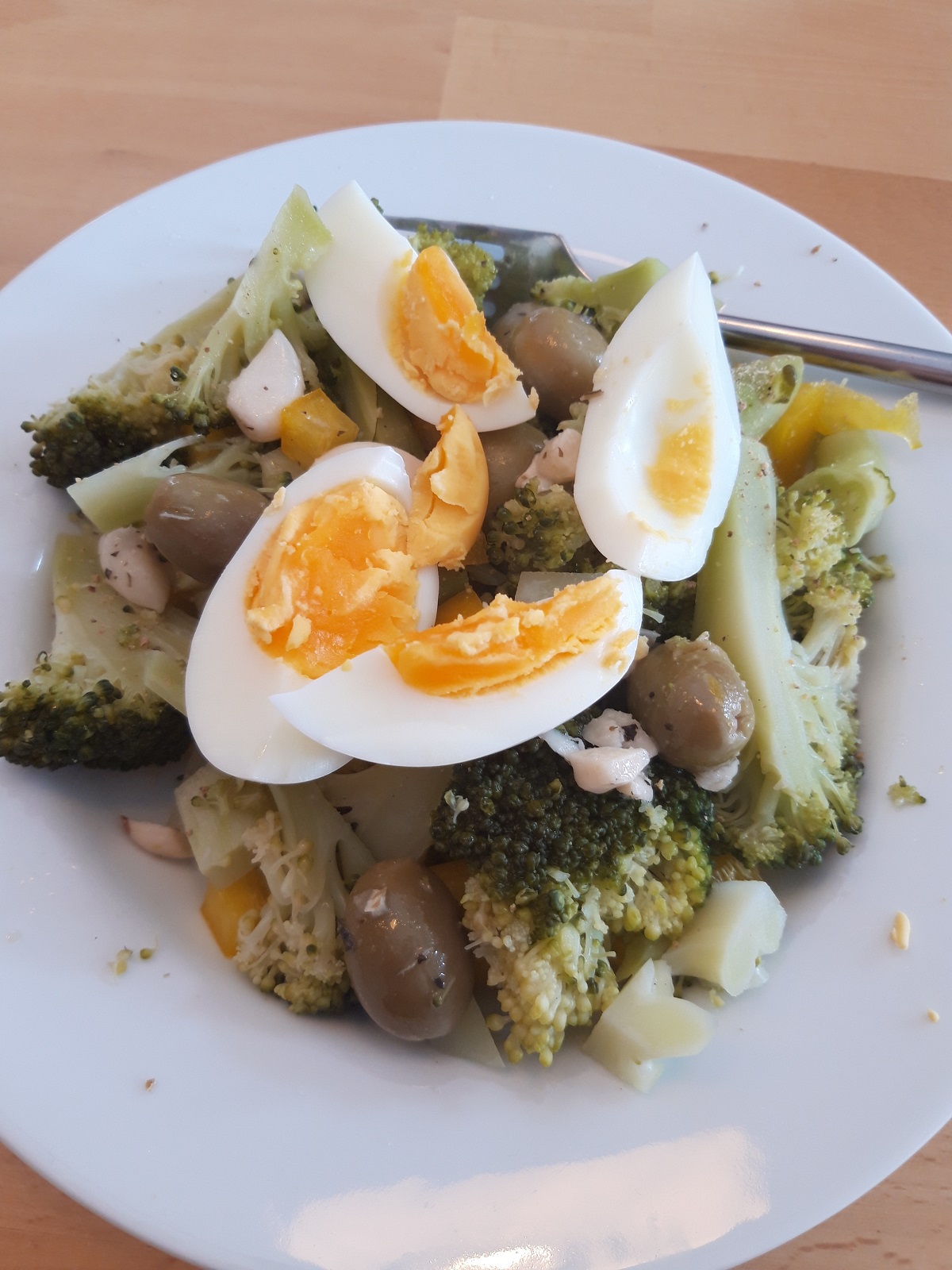 Broccoli salade met ei