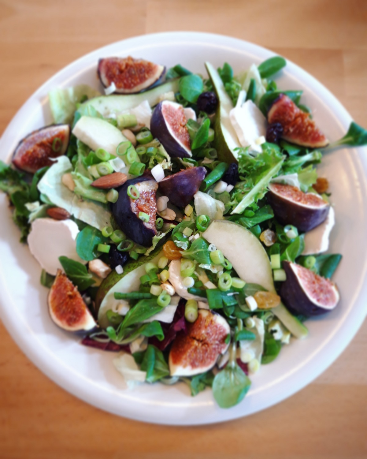 Salade met peer, vijgen & geitenkaas