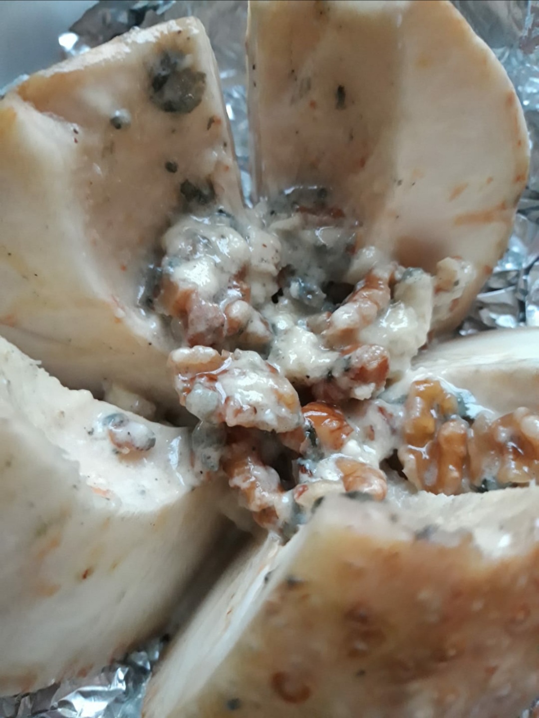 Gepofte knolselder met roquefort