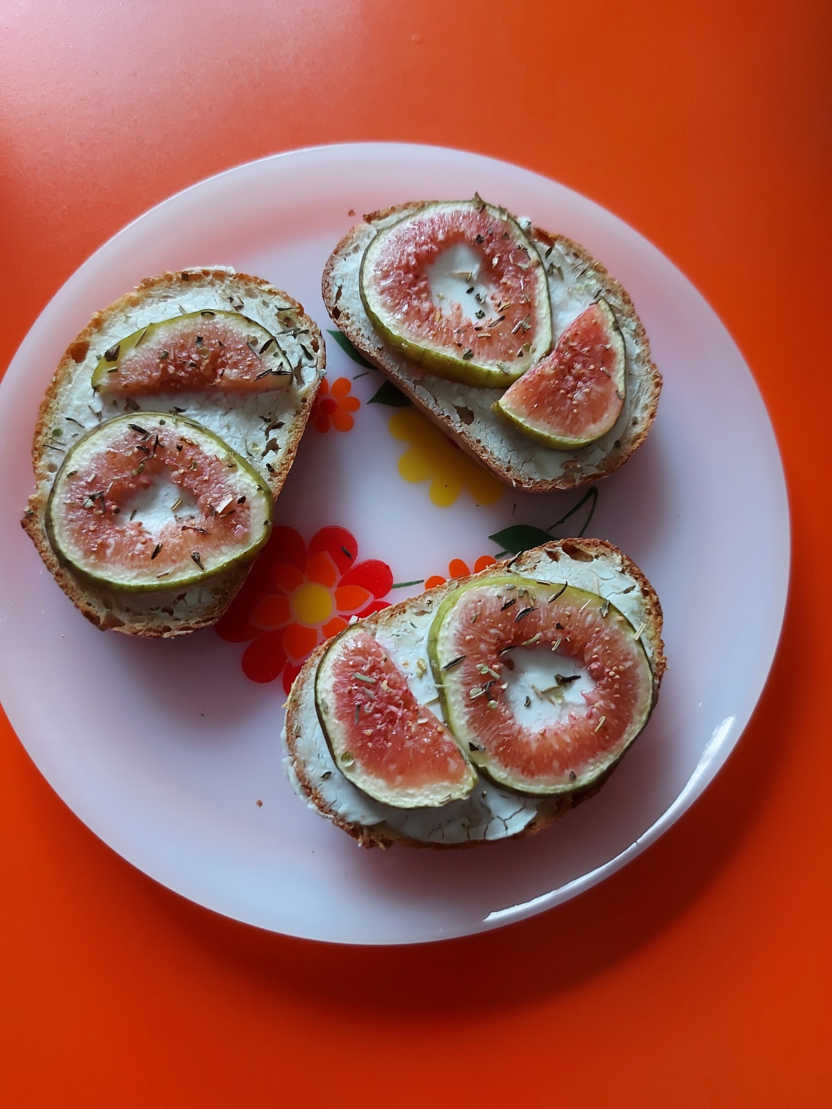 Bruschetta met geitenkaas, vijg en rozemarijn