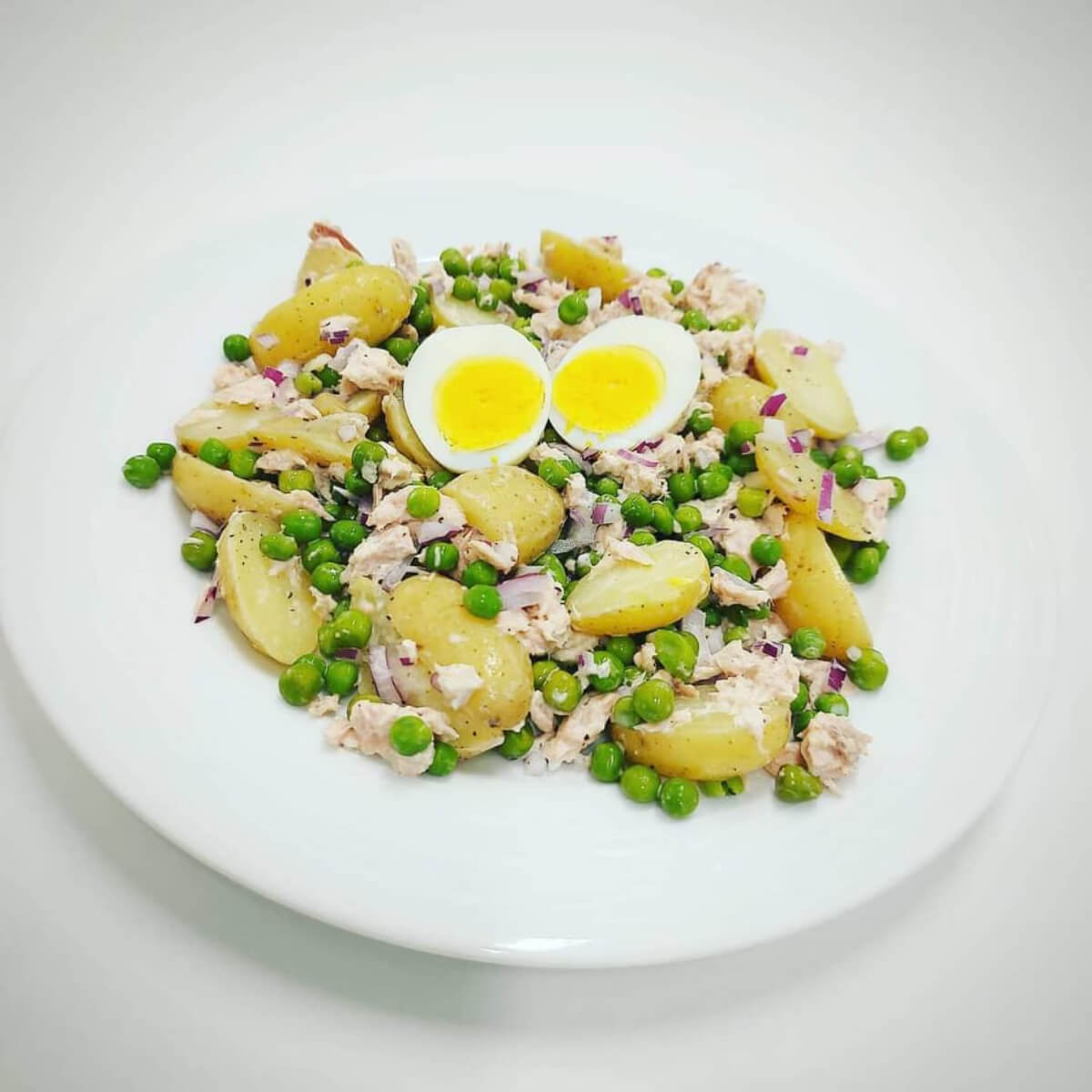 Krieltjes salade met tonijn en doperwtjes