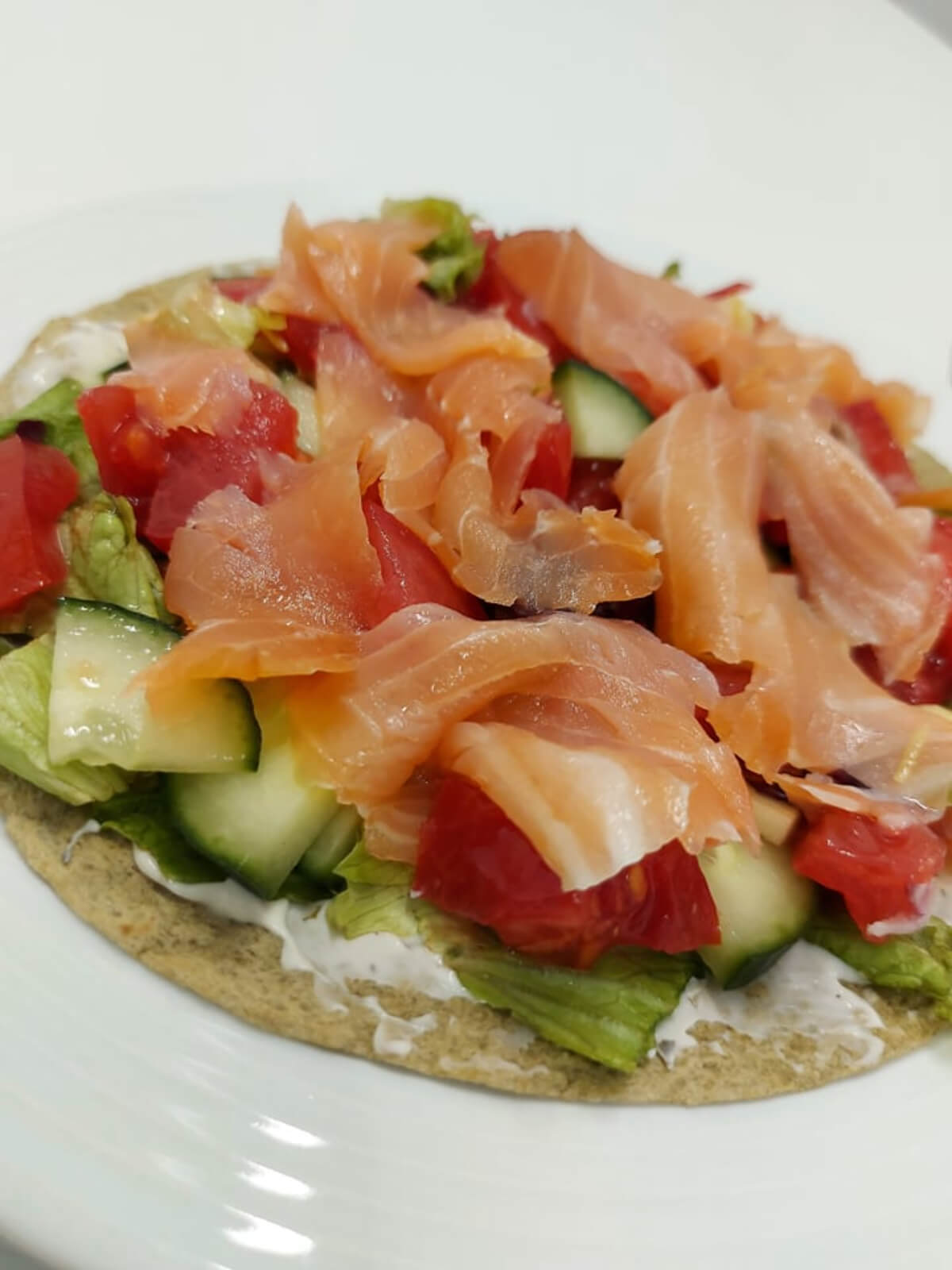 Spinazie wrap met kruidenkaas en zalm