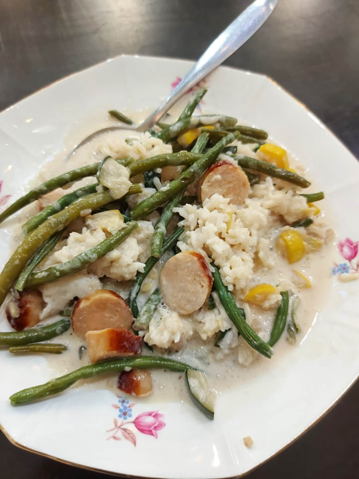 Kokosrijst met boontjes & kippenworst
