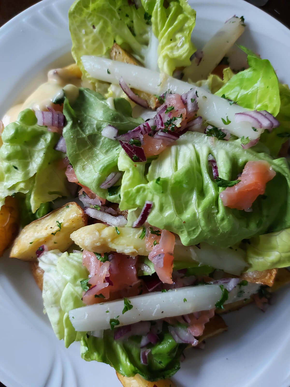 Krieltjes salade met asperges & gerookte zalm