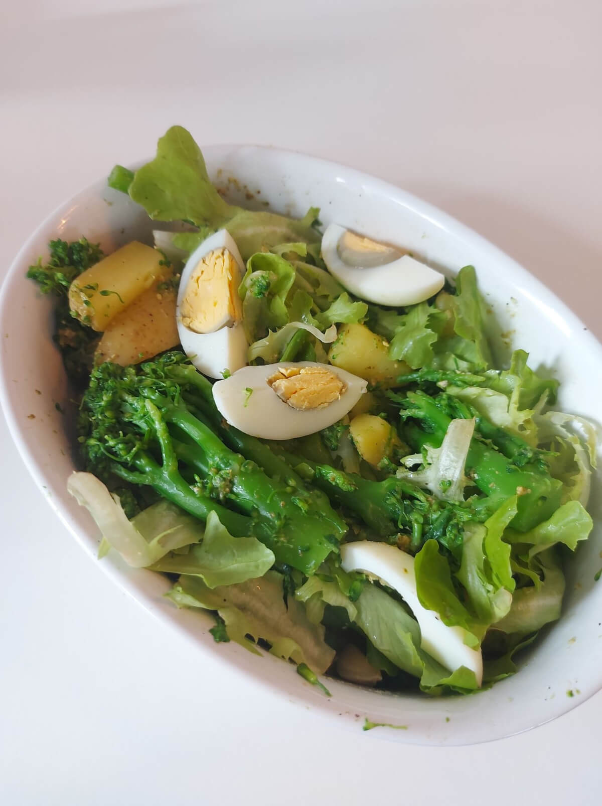 Aardappel salade met aspergebroccoli & ei